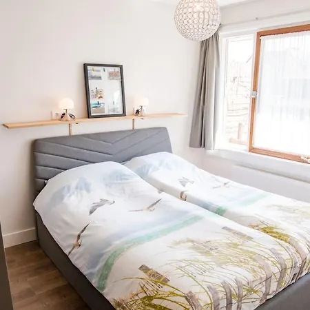 Emma's Beachhouse With Seaview *