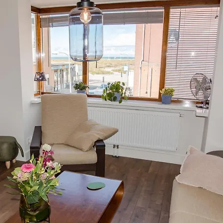 Emma's Beachhouse With Seaview *